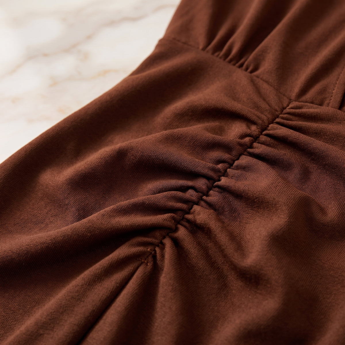 Elegant V-neck short-sleeve women's dress for summer, solid-colored slim-fit pencil skirt for the workplace, pleated waist-shaping slimming elegant dress, suitable for commuting and daily casual wear