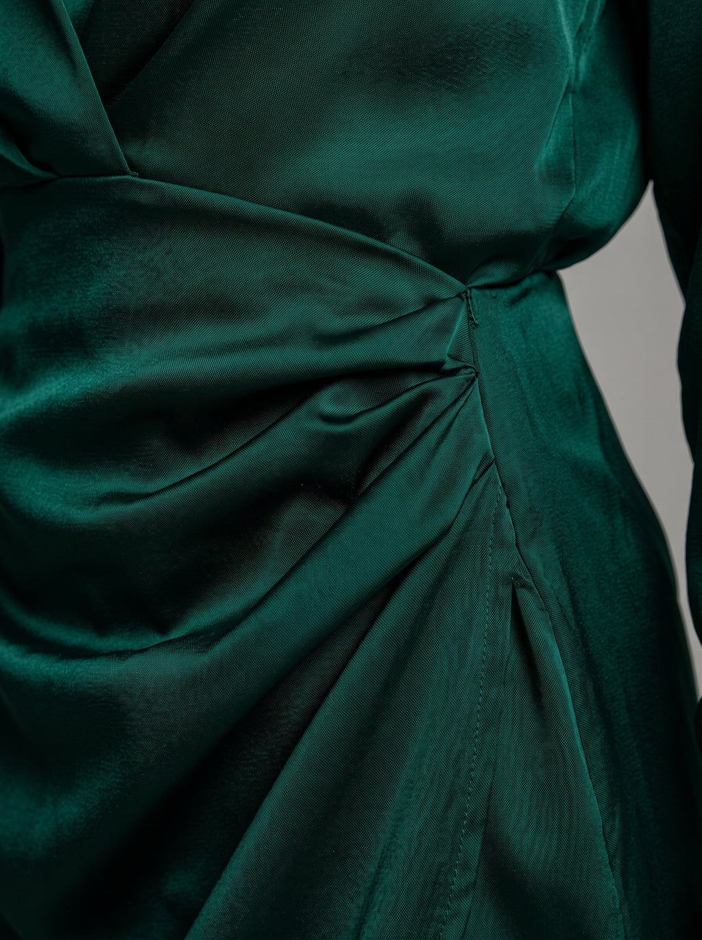 Sophisticated Satin Shirt Dress - Elegant Fitted Mini Dress with Long Sleeves & Collar Perfect for Evening Events