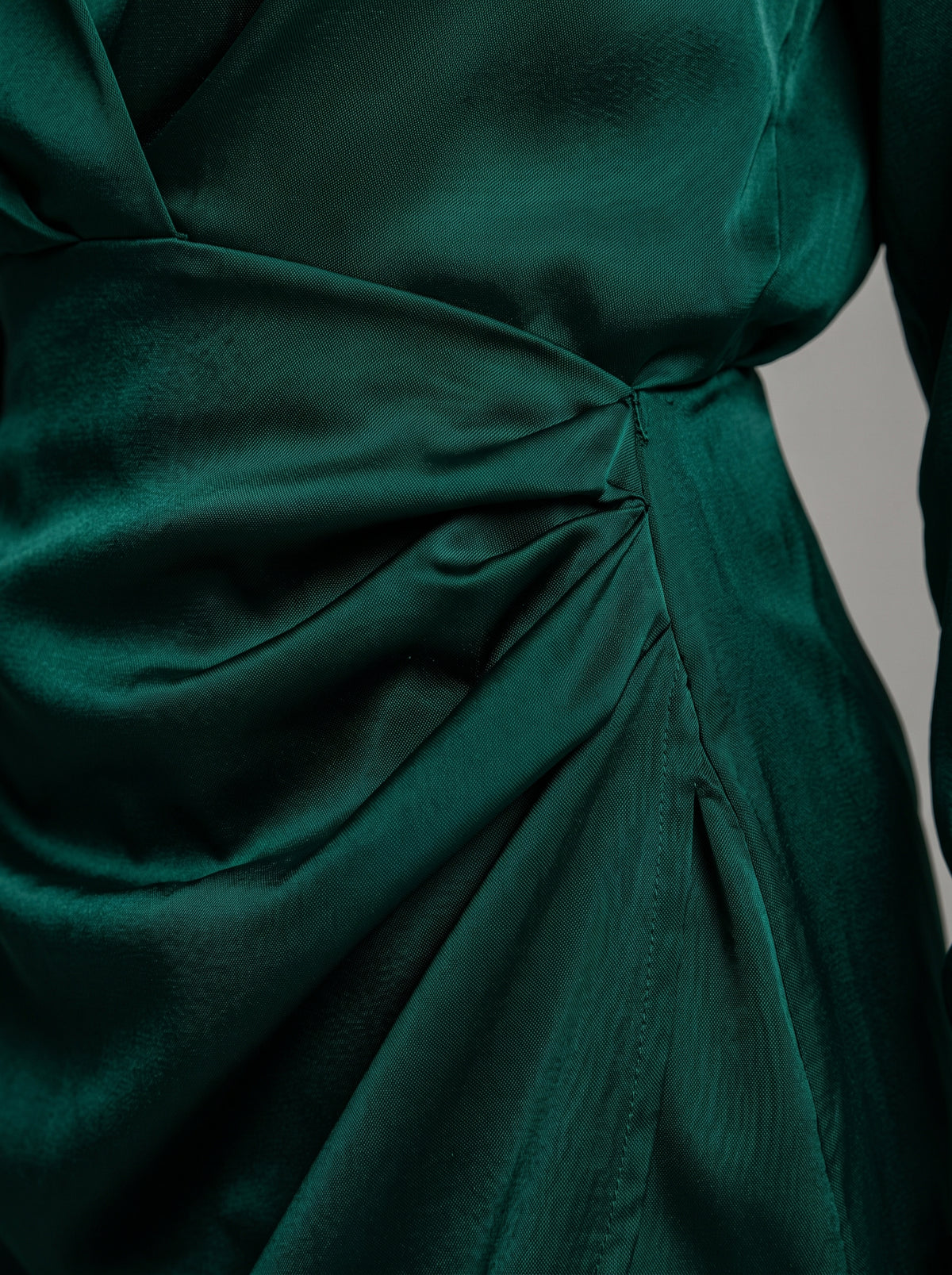 Sophisticated Satin Shirt Dress - Elegant Fitted Mini Dress with Long Sleeves & Collar Perfect for Evening Events