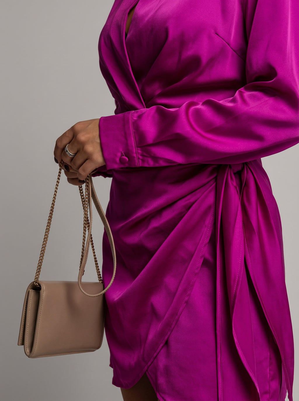 Sophisticated Satin Shirt Dress - Elegant Fitted Mini Dress with Long Sleeves & Collar Perfect for Evening Events